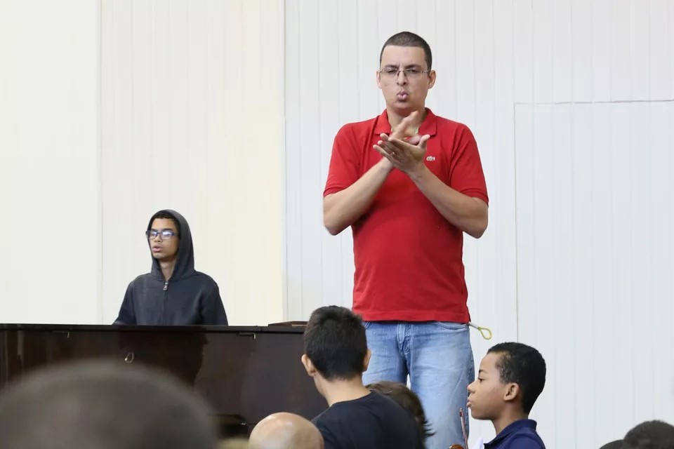 Brazilian Deaf man signing in church service