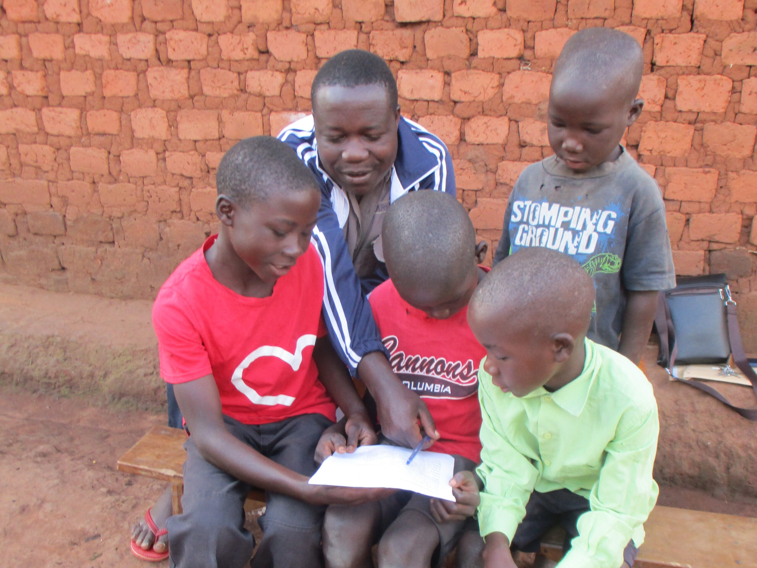 Children learning the Lord's Prayer in Ndrulo